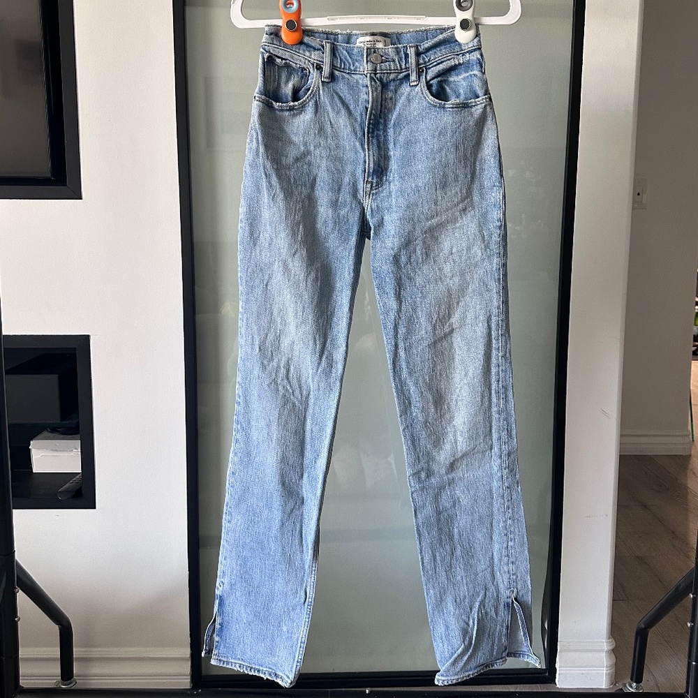 Abercrombie 90s Straight Ultra High Rise Jeans